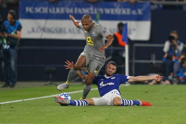 18 09 2018 Football Season 2018 2019 Champions League 1 Gameday FC Schalke 04 FC Porto v 1 Yacine Brahimi FC Porto Daniel CALIGIURI FC Schalke 04 Gelsenkirchen Veltins Arena NRW Germany
