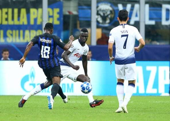 September 18, 2018 - Milan, Italy - FC Internazionale Milano v Tottenham Hotspur FC - UEFA Champions League Group B.Kwadwo Asamoah of IFC Internazionale and Davinson Sanchez of Tottenham Hotspur at San Siro Stadium in Milan, Italy on September 18, 2018. FC Internazionale v Tottenham Hotspur - UEFA Champions League Group B  - ZUMAn230 20180918_zaa_n230_283 Copyright: xMatteoxCiambellix