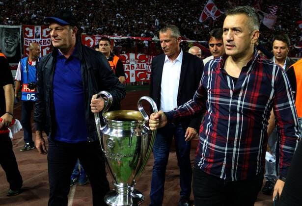 18.09.2018 Belgrade(Serbia) FK Crvena Zvezda(FC Red Star)-SSC Napoli Champions League men s footbal Zeljko Kaludjerovic(L),Ivica Momcilovic(C) and Refik Sabanadzovic(r) ex FK Crvena Zvezda (FC Red Star) players with European champion trophy from 1991 :Str 