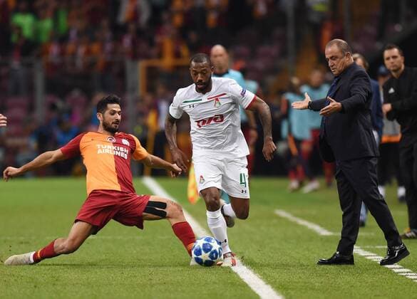 (180919) -- ISTANBUL, Sept. 19, 2018 -- Manuel Fernandes (C) of Lokomotiv Moscow competes during the 2018-2019 UEFA Champions League Group D match between Turkey s Galatasaray and Russia s Lokomotiv Moscow in Istanbul, Turkey, on Sept. 18, 2018. Galatasaray won 3-0. ) (SP)TURKEY-ISTANBUL-SOCCER-UEFA CHAMPIONS LEAGUE-GALATASARAY VS LOKOMOTIV MOSCOW HexCanling 