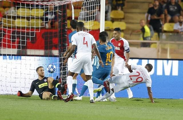 Partido de la Liga de Campeones entre el Monaco y el Atletico. En la imagen, Grandsir marca el primer gol del Monaco. Champions League match between Monaco and Atletico. In this picture, Grandsir scores the first goal of Monaco. 
