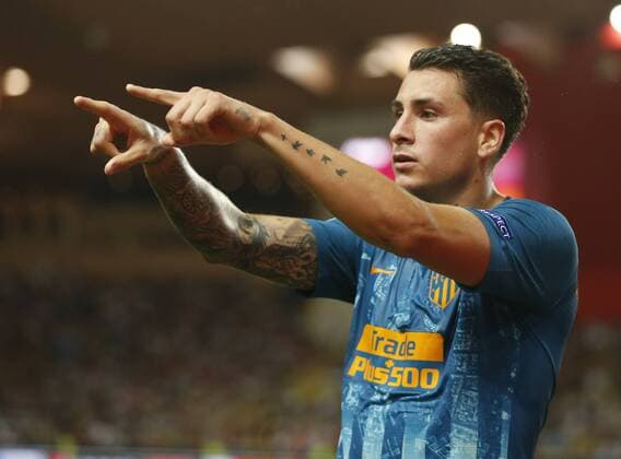 Partido de la Liga de Campeones entre el Monaco y el Atletico. En la imagen, celebracion de Gimenez tras marcar. Champions League match between Monaco and Atletico. In this picture, Gimenez celebrates after scoring. 