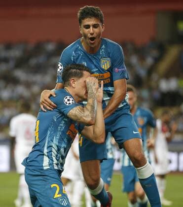 Partido de la Liga de Campeones entre el Monaco y el Atletico. En la imagen, celebracion de Gimenez tras marcar. Champions League match between Monaco and Atletico. In this picture, Gimenez celebrates after scoring. 