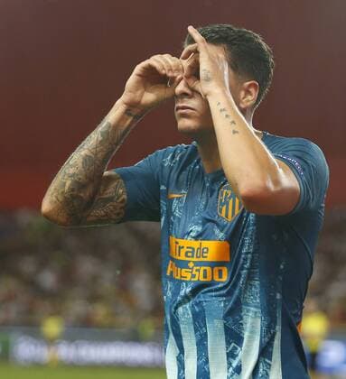 Sport Bilder des Tages Partido de la Liga de Campeones entre el Monaco y el Atletico. En la imagen, celebracion de Gimenez tras marcar. Champions League match between Monaco and Atletico. In this picture, Gimenez celebrates after scoring. 
