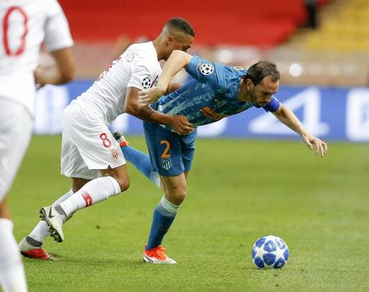 Partido de la Liga de Campeones entre el Monaco y el Atletico. En la imagen, Godin y Tielemans. Champions League match between Monaco and Atletico. In this picture, Godin and Tielemans. 