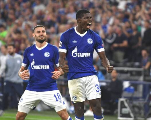 CL FC Schalke 04 FC Porto 18 09 2018 Breel Embolo celebrates after the 1 0 left Daniel Caligiuri Schalke DFL REGULATIONS PROHIBIT ANY US PHOTOGRAPH AS IMAGE SEQUENCES AND OR QUASI VIDEO HM