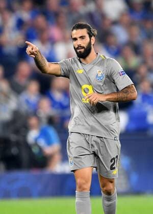 UEFA Champions League Group Stage Match 1 Season 2018 2019 FC Schalke 04 vs FC Porto 18 09 18 Veltins Arena Gelsenkirchen Sergio Oliveira FC Porto Action Single image UEFA regulations prohibit any use of images as image sequences or quasi video