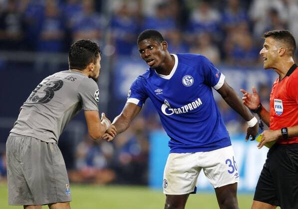 Gelsenkirchen Germany UEFA Champions League Matchday 1 Matchday 1 FC Schalke 04 FC Porto 1 1 in Veltins Arena on Schalke in Gelsenkirchen on 18 09 2018 Referee Gil MANZANO ESP admonishes Breel EMBOLO S04 2 to apologize to fouled opponent Alex TELLES FC In accordance with the requirements of the DFL DFB UEFA FIFA, it is forbidden to use or process photo shoots in the stadium and or the game in the form of sequence pictures and or video-like photo series