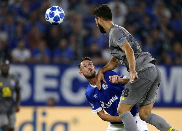 Gelsenkirchen Germany UEFA Champions League Matchday 1 Matchday 1 FC Schalke 04 FC Porto 1 1 in the Veltins Arena on Schalke in Gelsenkirchen on 18 09 2018 Mark UTH S04 li and FELIPE FC re In accordance with the requirements of the DFL DFB UEFA FIFA it is prohibited in the stadium and or to make use of photographs taken by the game in the form of sequence pictures and or video-like photo series