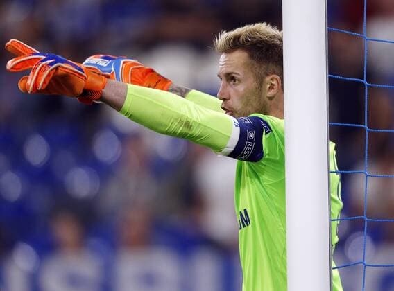 Gelsenkirchen Germany UEFA Champions League Matchday 1 Matchday 1 FC Schalke 04 FC Porto 1 1 in the Veltins Arena on Schalke in Gelsenkirchen on 18 09 2018 Goalkeeper Ralf FAEHRMANN FÄHRMANN S04 In accordance with the requirements of the DFL DFB UEFA FIFA it is prohibited to play in the stadium and or Game to use photo taken in the form of sequence images and or video-like photo galleries to use or recycle