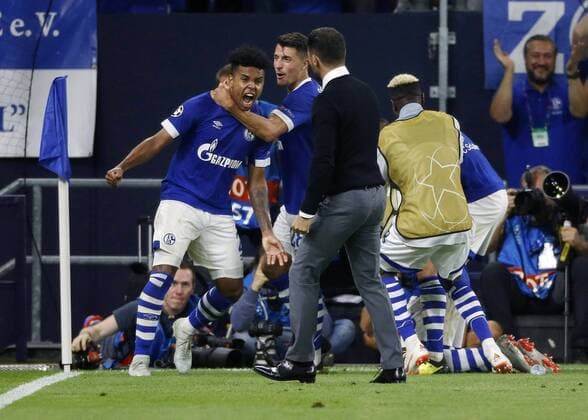 Gelsenkirchen Germany UEFA Champions League 1 Matchday 1 FC Schalke 04 FC Porto 1 1 in the Veltins Arena on Schalke in Gelsenkirchen on 18 09 2018 Breel EMBOLO S04 obscured scored the 1 0 and is pleased with Weston McKENNIE S04 left Alessandro SCHÖPF S04 2 v left and coach Domenico TEDESCO S04 3 v li Pursuant to the DFL DFB UEFA FIFA regulations, it is forbidden to exploit or exploit photos taken in the stadium and or the game in the form of sequence pictures and or video-like photo series