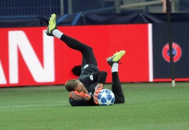 A goalkeeper of TSG 1899 Hoffenheim makes a save during a pre-match open training session ahead of the UEFA Champions League Group F fixture against FC Shakhtar Donetsk, Kharkiv, northeastern Ukraine, September 18, 2018. The encounter is scheduled to take place at Kharkiv s Metalist Stadium on September 19. Ukrinform. Hoffenheim s open training session in Kharkiv  Copyright: xVyacheslavxMadiyevskyyx