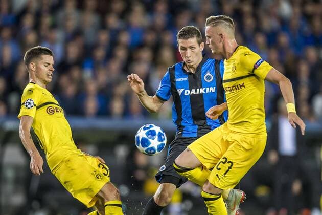 Football Champions League Season 2018 2019 Group stage 1 Gameday Club Bruges Borussia Dortmund on 18 09 2018 in Jan Breydel Stadium in Bruges Belgium v u200b u200bli Dortmunds Julian Weigl Brügges Hans Vanaken and Dortmunds Marius Wolf fight for the ball DFL REGULATIONS PROHIBIT ANY USE OF PHOTOGRAPHS AS IMAGE SEQUENCES AND OR QUASI VIDEO Copyright: xKirchner DavidxInderliedx