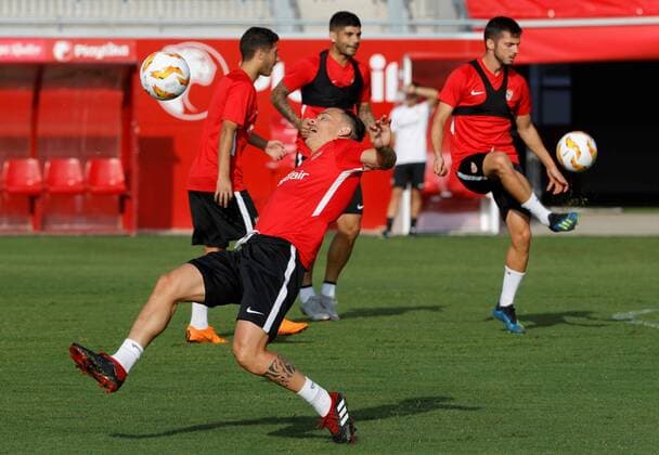 Sevilla FC players attend the team s training session in Seville, Spain, 19 September 2018. Sevilla FC faces Standard Liege in a Europa League match at Sanchez Pijuan stadium 20 September 2018. Sevilla FC training session !ACHTUNG: NUR REDAKTIONELLE NUTZUNG!  Copyright: xJulioxMunozx GRAF6108 20180919-636729539422552352