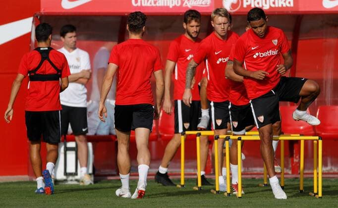 Sevilla FC players attend the team s training session in Seville, Spain, 19 September 2018. Sevilla FC faces Standard Liege in a Europa League match at Sanchez Pijuan stadium 20 September 2018. Sevilla FC training session !ACHTUNG: NUR REDAKTIONELLE NUTZUNG!  Copyright: xJulioxMunozx GRAF6103 20180919-636729539429427481