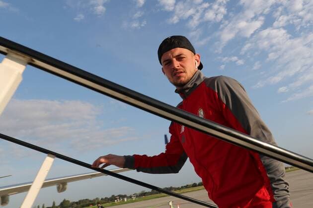 Standard s Maxime Lestienne pictured during the departure of Belgian soccer team Standard de Liege for Sevilla, Spain, Wednesday 19 September 2018 at Liege Airport. Tomorrow Standard will meet Spanish club Sevilla FC on day one of the UEFA Europa League group stage. BRUNOxFAHY  x05429106x