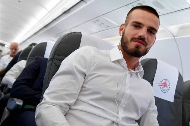 SOCCER - EL, RB Leipzig vs RBS SALZBURG,AUSTRIA,19.SEP.18 - SOCCER - UEFA Europa League, group stage, RasenBallsport Leipzig vs Red Bull Salzburg, departure from Salzburg Airport. Image shows Marin Pongracic (RBS). GEPAxpictures xFlorianxErtl