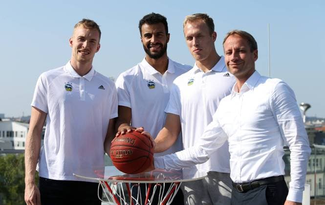 Niels Giffey Newcomer Johannes Thiemann Last year MVP Luke Sikma and Axel Schweitzer at the season opener ALBA Berlin press conference at the ALBA Group headquarters 19 09 18 Basketball Season opener Press conference ALBA Berlin at the office