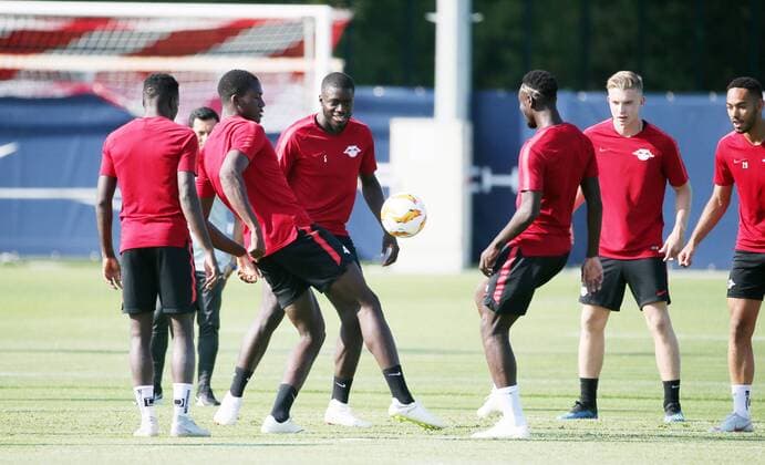 RB Leipzig Training Football Leipzig 19 09 2018 Red Bull Academy Football Rasenballsport Leipzig RB Leipzig Training before the Euroleague match against FC Salzburg Bild Balling with Ibrahima KonatŽ Konate Dayot Upamecano and Jean Kevin Augustin