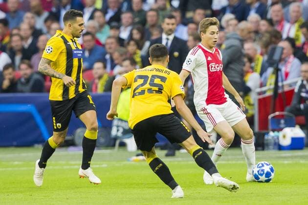 AMSTERDAM, Johan Cruijff Arena, 19-09-2018 , season 2018 2019 , UEFA Champions League. Ajax player Carel Eiting (r) with AEK Athens player Kostas Galanopoulos (m) and AEK Athens player Victor Klonaridis (l) during the match Ajax - AEK Athens Ajax - AEK Athens  x2476576x