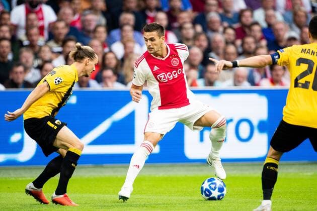 Niklas Hult of AEK Athens FC, Dusan Tadic of Ajax, Petros Mantalos of AEK Athens FC during the UEFA Champions League group E match between Ajax Amsterdam and AEK FC at the Johan Cruijff Arena on September 19, 2018 in Amsterdam, The Netherlands UEFA Champions League 2018 2019 xVIxVIxImagesx xTomxBodexMultimediaxIVx 12172553