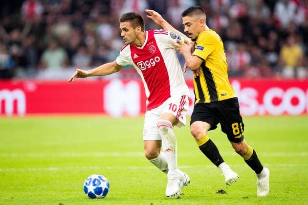 Dusan Tadic of Ajax, Andre Simoes of AEK Athens FC during the UEFA Champions League group E match between Ajax Amsterdam and AEK FC at the Johan Cruijff Arena on September 19, 2018 in Amsterdam, The Netherlands UEFA Champions League 2018 2019 xVIxVIxImagesx xTomxBodexMultimediaxIVx 12172568