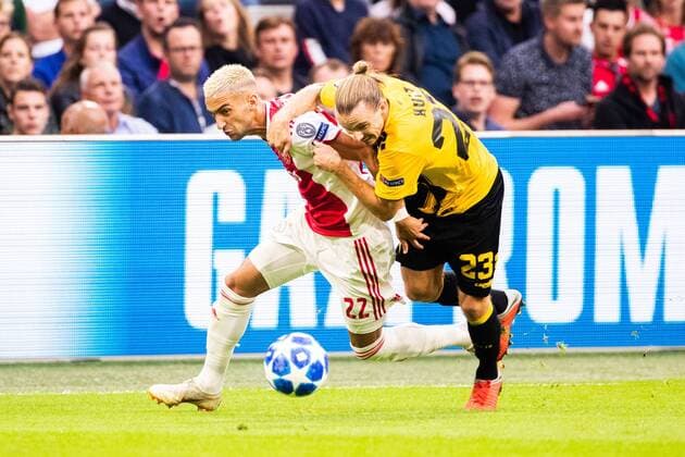 Hakim Ziyech of Ajax, Niklas Hult of AEK Athens FC during the UEFA Champions League group E match between Ajax Amsterdam and AEK FC at the Johan Cruijff Arena on September 19, 2018 in Amsterdam, The Netherlands UEFA Champions League 2018 2019 xVIxVIxImagesx xTomxBodexMultimediaxIVx 12172570