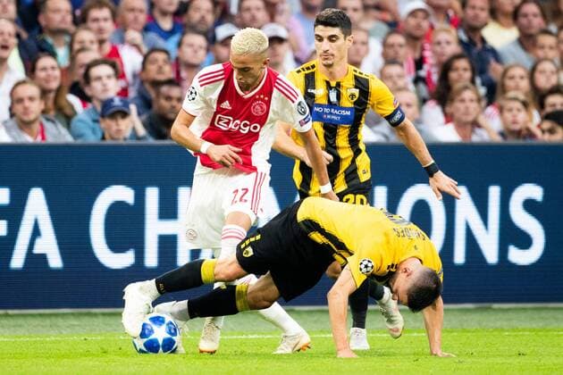Hakim Ziyech of Ajax, Andre Simoes of AEK Athens FC, Petros Mantalos of AEK Athens FC during the UEFA Champions League group E match between Ajax Amsterdam and AEK FC at the Johan Cruijff Arena on September 19, 2018 in Amsterdam, The Netherlands UEFA Champions League 2018 2019 xVIxVIxImagesx xTomxBodexMultimediaxIVx 12172576