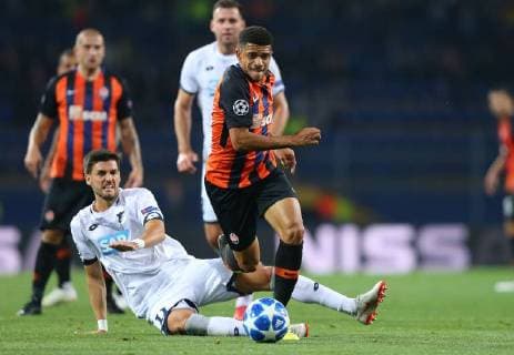 19.09.2018 Kharkiv(Ukraine) FC Shakhtar Donetsk-TSG 1899 Hoffenheim UEFA men s football champions league Florian Grillitsch(L)TSG 1899 Hoffenheim, Taison (R) FC Shakhtar :Str 
