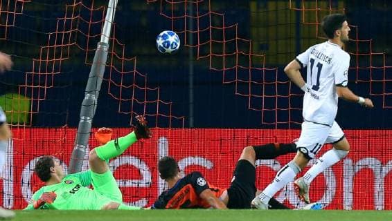 19.09.2018 Kharkiv(Ukraine) FC Shakhtar Donetsk-TSG 1899 Hoffenheim UEFA men s football champions league Kevin Vogt(L),Pavel Kaderabek(2L),Florian Grillitsch(R) TSG 1899 Hoffenheim scoring first goal beside Andriy Pyatov(L) FC Shakhtar :Str 