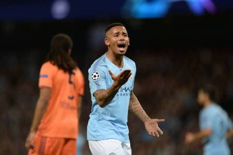 Sport Bilder des Tages Manchester City v Olympique Lyonnais UEFA Champions League Gabriel Jesus of Manchester City remonstrates with the referee?s assistant during the UEFA Champions League match at the Etihad Stadium, Manchester Content Not Available For UK Newspapers Copyright: xRussellxHartx FIL-12297-0008