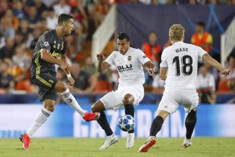 VALENCIA, 19-09-2018, Stadium Mestalla, season 2018 2019, Champions League football. Valencia player Jeison Murillo (M) Juventus player Cristiano Ronaldo during the match Valencia CF - Juventus Valencia - Juventus  x2477066x