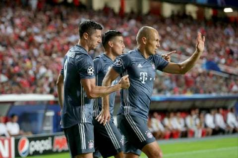 Robert Lewandowski Bayern Munich 9 James Rodriguez Bayern Munich 11 Arjen Robben Bayern Munich 10 Jubilee after 0 1 Bayern Munich vs Benfica Lisbon Soccer Champions League Group stage 19 09 2018 Bayern Munich vs Benfica Lisbon Soccer Champions League Group stage 19 09 2018 Lisbon Copyright: xLanger Eibner-Pressefotox EP_HLR