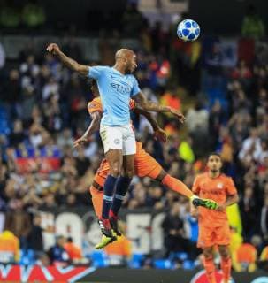 Sport Bilder des Tages 19th September 2018, Etihad Stadium, Manchester, England; UEFA Champions League football, Manchester City versus Lyon; Fabian Delph of Manchester City wins a header  ActionPlus12063815 ConorxMolloy