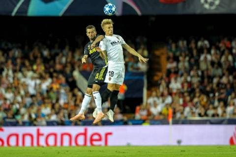 19th September 2018, Mestalla, Valencia, Spain; UEFA Champions League football, Valencia versus Juventus; Wass of Valencia and Miralem Pjanic of Juventus Turin challenge for the header  ActionPlus12063817 PedroxSalado