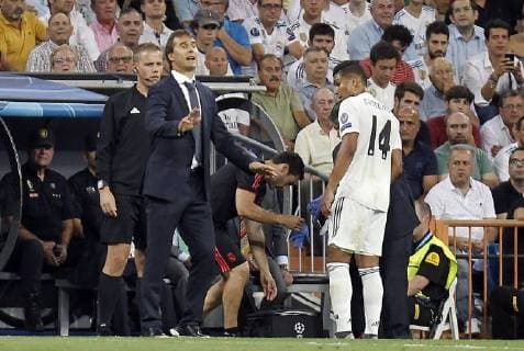 Soccer match between Real Madrid and Roma of the Champions League 2018 2019 held at the Santiago Bernabeu stadium in Madrid Photo Jose Cuesta 261 Cordon Press Julen Lopetegui  xJosexLuisxCuestax xx