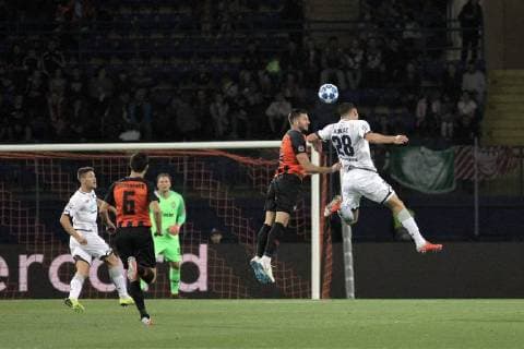 Forward Adam Szalai (R) of TSG 1899 Hoffenheim vies for a header during the UEFA Champions League Group F match against FC Shakhtar Donetsk at the Metalist Stadium, Kharkiv, northeastern Ukraine, September 19, 2018. Ukrinform. Shakhtar vs. Hoffenheim in Kharkiv  Copyright: xVyacheslavxMadiyevskyyx