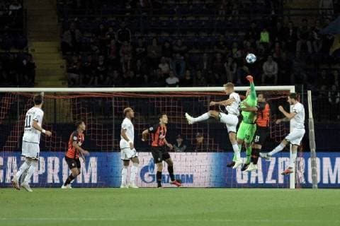 Goalkeeper Andrii Piatov (green kit) of FC Shakhtar Donetsk attempts to make a save during the UEFA Champions League Group F match against TSG 1899 Hoffenheim at the Metalist Stadium, Kharkiv, northeastern Ukraine, September 19, 2018. Ukrinform. Shakhtar vs. Hoffenheim in Kharkiv  Copyright: xVyacheslavxMadiyevskyyx