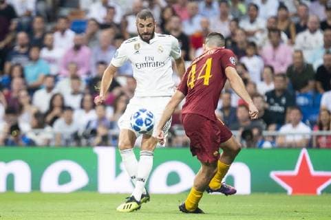 Real Madrid Gareth Bale and A.S. Roma Kostas Manolas during UEFA Champions League match between Real Madrid and A.S.Roma at Santiago Bernabeu Stadium in Madrid, Spain. September 19, 2018.  (3012009)