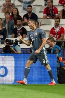 Lisbon Portugal 19 09 2018 UEFA Champions League 2018 19 Season Group Stage Group E 1 Gameday Benfica Lisbon FC Bayern Muenchen Goal to 0 1 Goalkeeper Robert Lewandowski FCB cheers DeFodi053