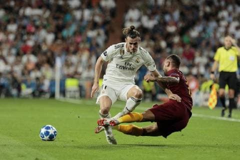 Real Madrid s Gareth Bale and AS Roma s Aleksander Kolarov during Champions League match. September 19, 2018.  (201809190023)