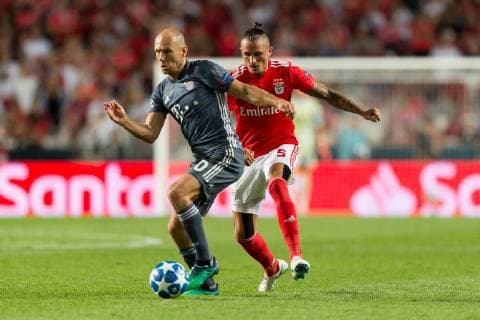 Lisbon Portugal 19 09 2018 UEFA Champions League 2018 19 Season Group Stage Group E 1 Gameday Benfica Lisbon Bayern Munich Arjen Robben FCB and Jonas Lisbon in a duel DeFodi053