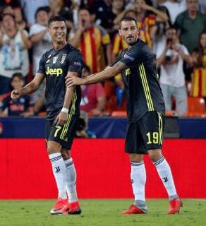 Juventus Protuguese striker Cristiano Ronaldo (L) reacts after being expelled during the UEFA Champions League first round groups phase match between Valencia CF and Juventus, at the Mestalla stadium, in Valencia, Valencian Community, Spain, 19 September 2018. Valencia FC vs. Juventus !ACHTUNG: NUR REDAKTIONELLE NUTZUNG!  Copyright: xJuanxCarlosxCardenasx VAL07 20180919-636729916908473622