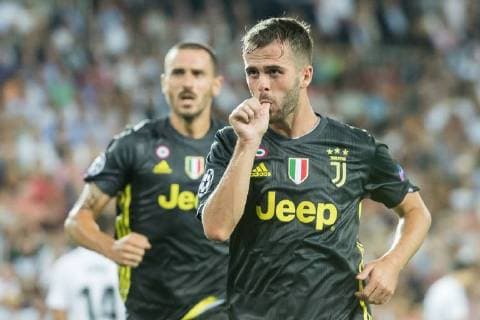 Miralem Pjanic of Juventus FC during the UEFA Champions League group H match between Valencia FC and Juventus FC at Estadi de Mestalla on September 19, 2018 in Valencia, Spain UEFA Champions League 2018 2019 xVIxVIxImagesx xGerritxvanxKeulenxIVx 12174433
