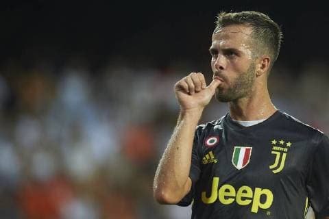 Sport Bilder des Tages BARCELONA, 19-09-2018. Champions League 2018 2019, date 1. Valencia-Juventus. MIralem Pjanic of Juventus celebrates his goal during the game Valencia - Juventus Valencia - Juventus  x2477456x