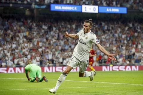 Sport Bilder des Tages (L-R) AS Roma goalkeeper Robin Olsen, Gareth Bale of Real Madrid during the UEFA Champions League group G match between Real Madrid and AS Roma at the Santiago Bernabeu stadium on September 19, 2018 in Madrid, Spain UEFA Champions League 2018 2019 xVIxVIxImagesx xMauricexvanxSteenxIVx 12174437