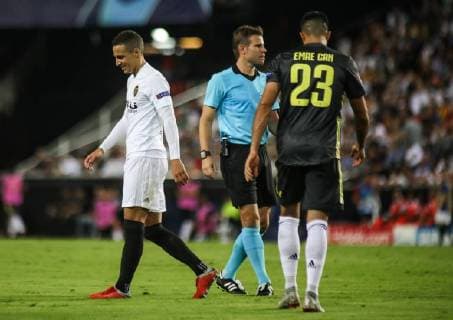 Rodrigo and Emre Can during the football match between Valencia CF and Juventus FC on September 19, 2018 at Mestalla Stadium in Valencia Spain  xCarlaxCortesx xValenciaxCFxvsxJuventusxFCx
