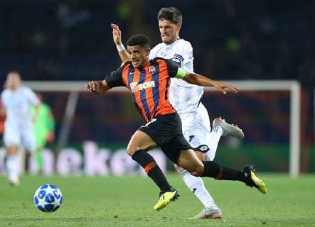 19.09.2018 Kharkiv(Ukraine) FC Shakhtar Donetsk-TSG 1899 Hoffenheim UEFA men s football champions league Florian Grillitsch(R) TSG 1899 Hoffenheim,Taison(front) FC Shakhtar :Str 