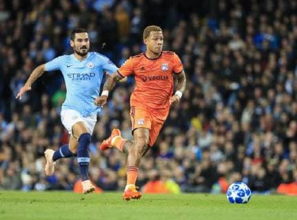 19th September 2018, Etihad Stadium, Manchester, England; UEFA Champions League football, Manchester City versus Lyon; Memphis Depay of Lyon breaks with the ball chased by Ilkay Gundogan of Manchester City  ActionPlus12063884 ConorxMolloy