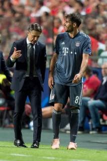 Lisbon Portugal 19 09 2018 UEFA Champions League 2018 19 Season Group Stage Group E 1 Gameday Benfica Lisbon FC Bayern Munich Coach Niko Kovac FCB speaks with Javi Martinez FCB DeFodi053